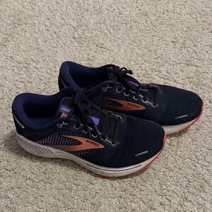 Brooks Adrenaline GTS 22 Athletic Shoes